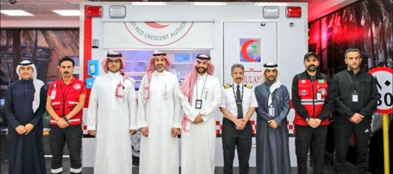 الهلال الأحمر بعسير يبحث تعزيز الجاهزية الإسعافية مع مطار أبها