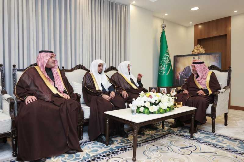 أمير نجران يلتقي عضو هيئة كبار العلماء
