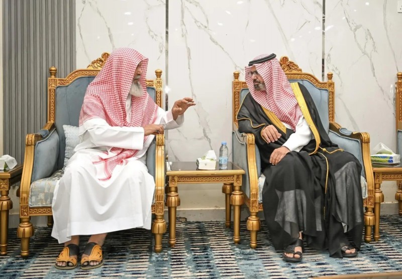 نائب أمير جازان يعزي أسرة أبو الراس في وفاة والدهم