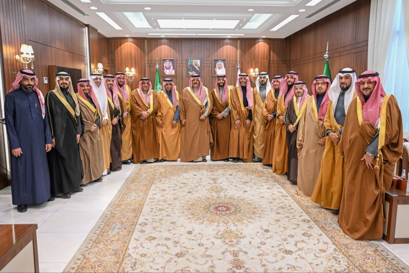 أمير حائل يستعرض مبادرات "اللجنة اللوجستية" لتعزيز الاستثمار وتطوير سلاسل الإمداد