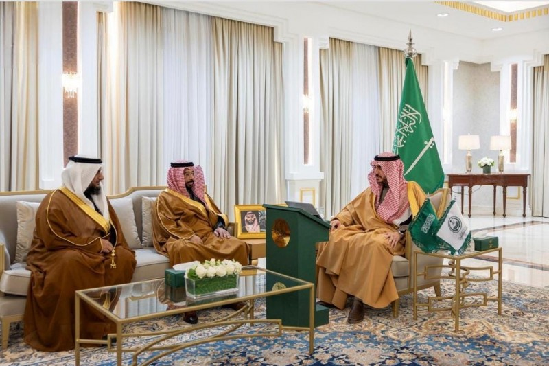 أمير الجوف يبحث مبادرات الإسكان التنموي ويشيد بدور الجهات الشريكة أمير الجوف يبحث مبادرات الإسكان التنموي ويشيد بدور الجهات الشريكة