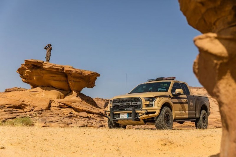 الأمن البيئي يوقف مخالفًا لتعديه على الرواسب الطبيعية بالمدينة المنورة