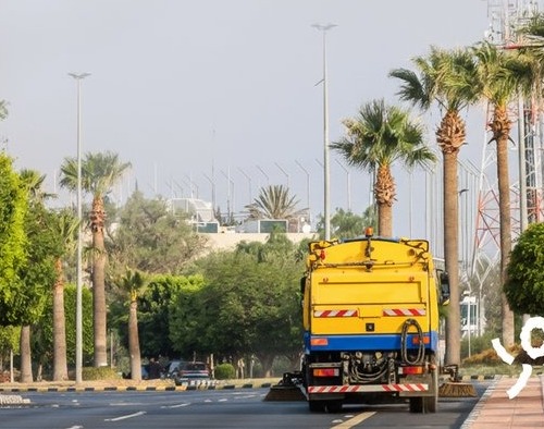 أمانة عسير تعزز أعمال النظافة وتحسين المشهد الحضري