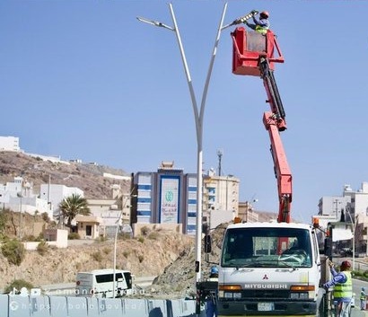مشاريع إنارة الطرق ترفع مستوى الأمان وتعزّز جودة التنقّل في الباحة