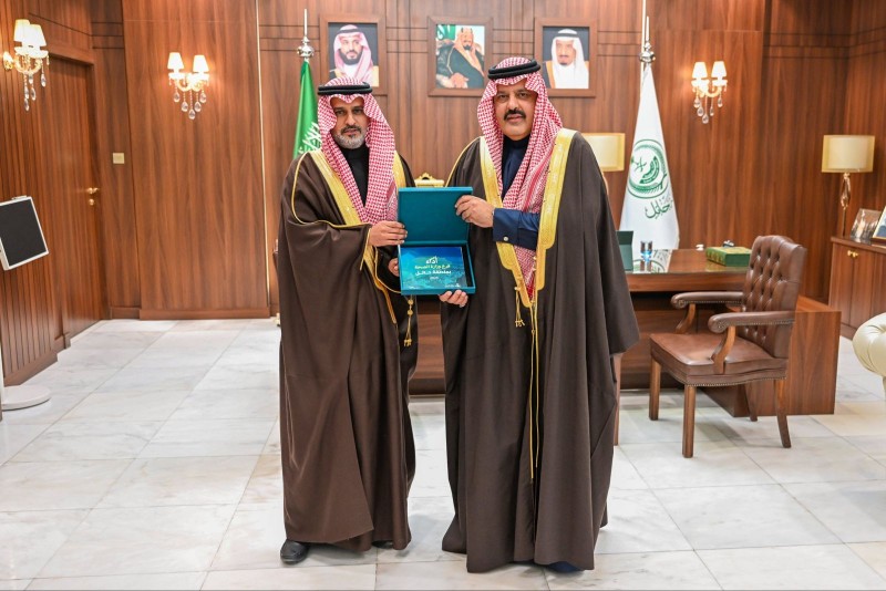 أمير حائل يستلم تقرير أداء "صحة المنطقة" لعام 2025