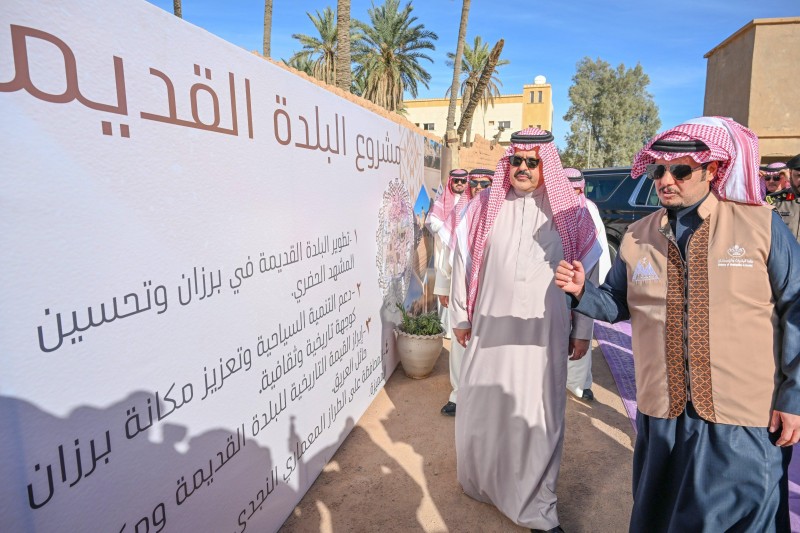 أمير حائل يتفقد مشروع تطوير "البلدة القديمة" بحي العليا