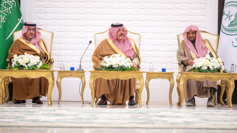 الأمير عبدالعزيز بن سعد يستقبل المهنئين بشهر رمضان المبارك