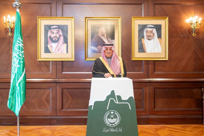 أمير تبوك يُدشِّن حملة الجود منا وفينا لتوفير مساكن كريمة للأسر المستحقة