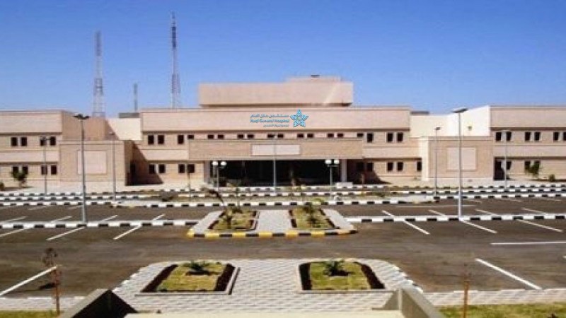 مستشفى حقل العام ينجح في إجراء عملية دقيقة لمريضة مسنّة