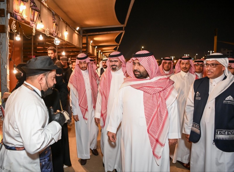 سمو أمير جازان ونائبه يتفقدان سوق الأوّلين الرمضاني سمو أمير جازان ونائبه يتفقدان سوق الأوّلين الرمضاني