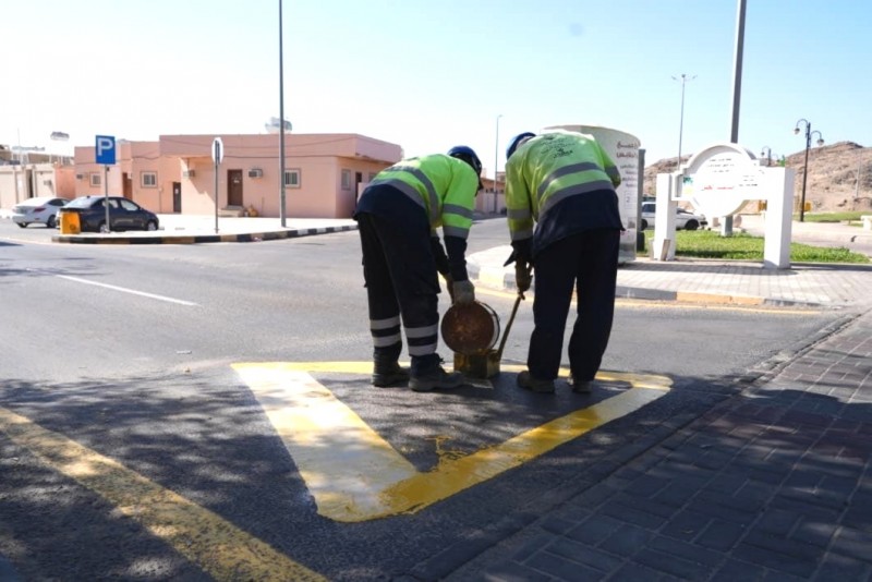 أمانة نجران تواصل تحسين الطرق وتعزيز السلامة المرورية