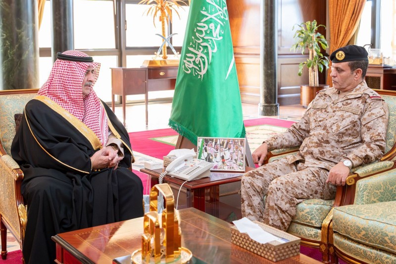 أمير تبوك يستقبل قائد المنطقة الشمالية الغربية