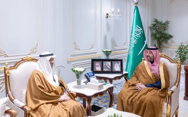 سمو نائب أمير منطقة الحدود الشمالية يستقبل رئيس الجامعة