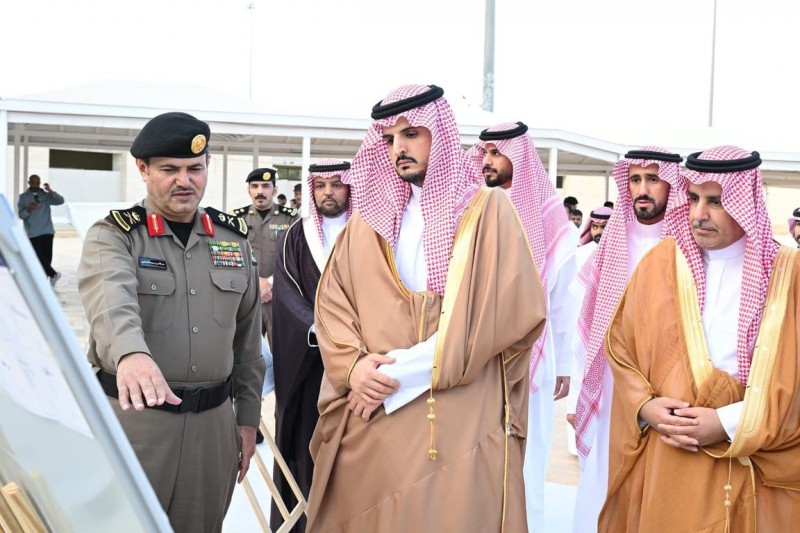 محافظ الطائف يتفقد طريق السيل - عشيرة وميقات قرن المنازل