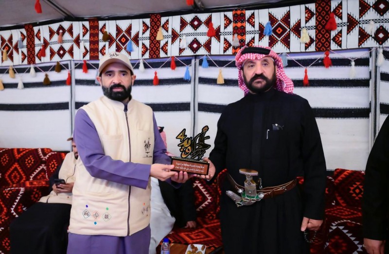 ديوانية أجاويد تحتفي بالموروث الشعبي في أمسية ثقافية تربوية بسراة عبيدة