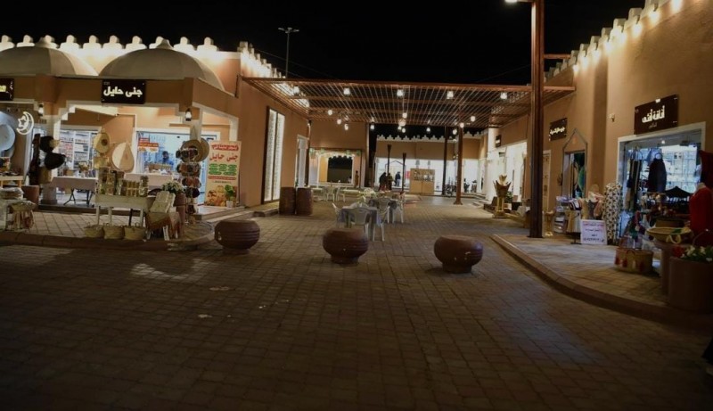 السوق الشعبي في حائل يتوشّح بأجواء رمضان