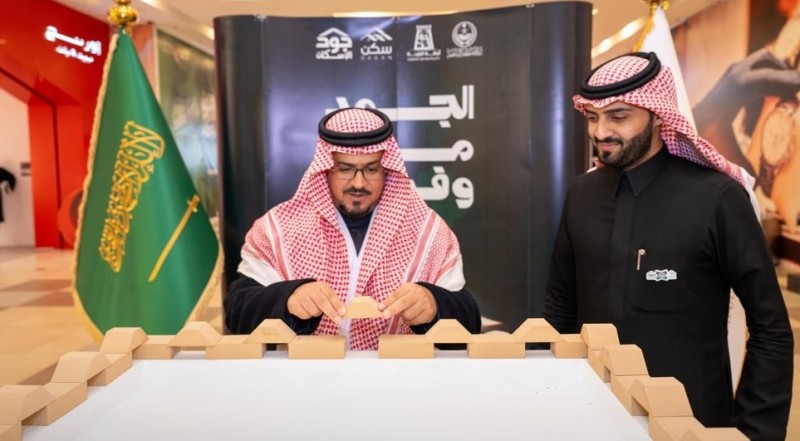 أمين منطقة الباحة يزور ركن جود الإسكان دعما للأسر المستحقة