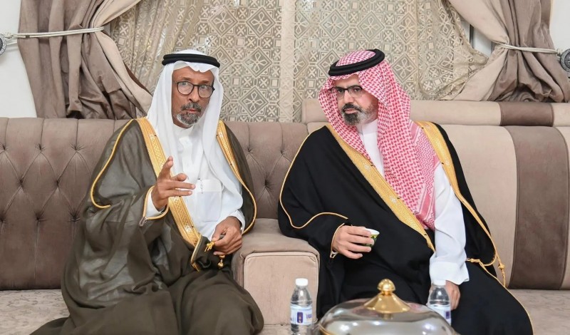 نائب أمير جازان يواسي العلاقي في وفاة ابنته