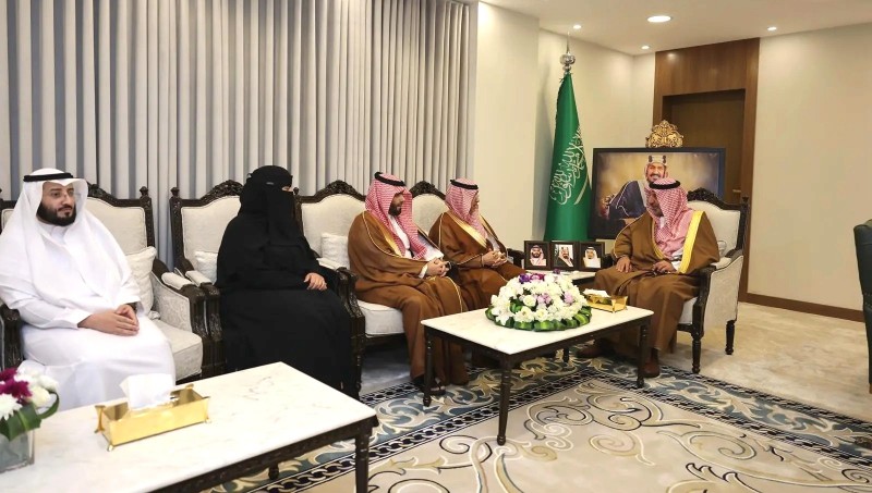 أمير نجران يطّلع على تقارير مؤتمر تقني ومنتدى صحي