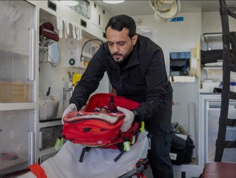 مسعفو الهلال الأحمر بالحدود الشمالية عطاءٌ يتواصل في رمضان