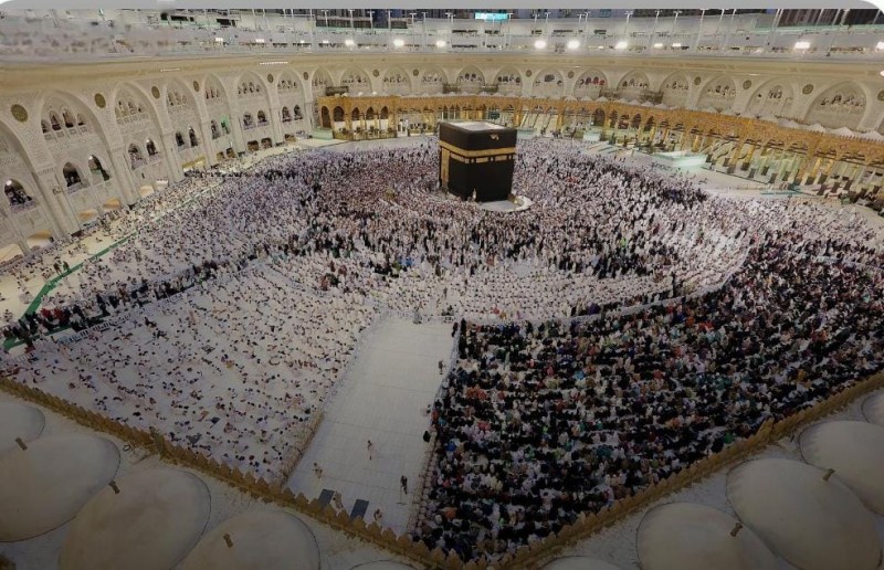 قباب الحرم الشريف .. رمز الجمال والروحانية في قلب مكة