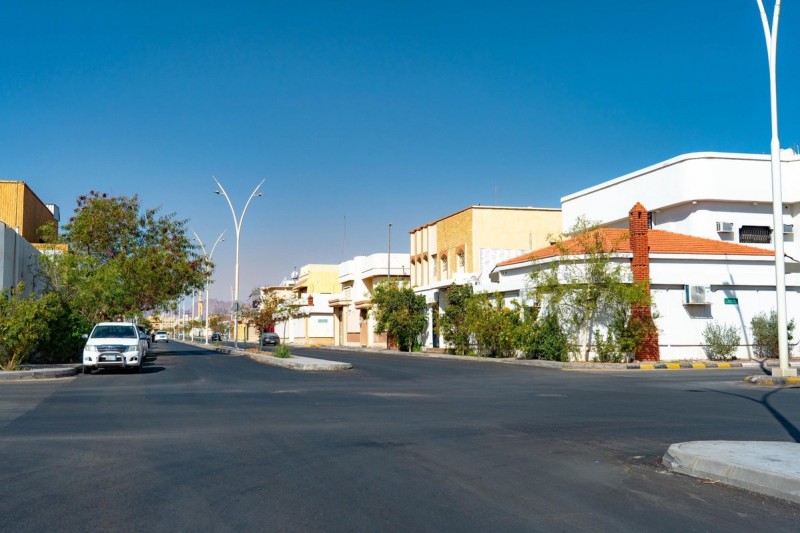 أمانة حائل تكمل أعمال السفلتة في شارع حمود الحسين