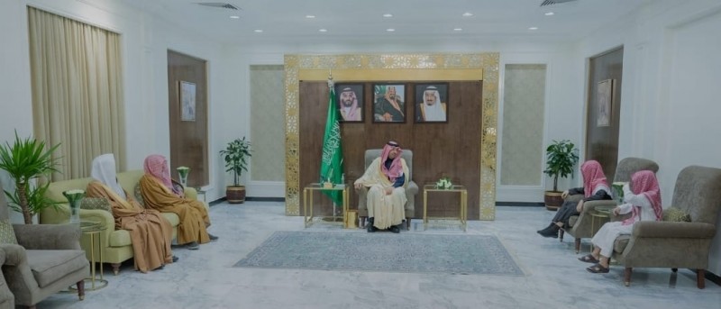 أمير الحدود الشمالية يكرّم طالبين لفوزهما بجائزة الناشئة لحفظ القرآن الكريم