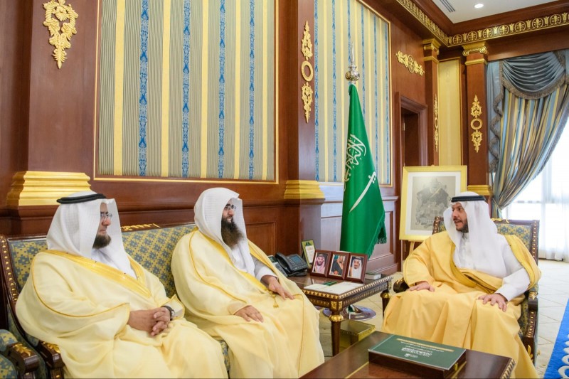 نائب أمير المدينة يستقبل مساعد رئيس الشؤون الدينية بالمسجد النبوي