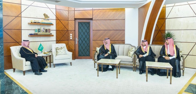 أمير الشرقية يستقبل مدير عام وزارة التجارة بالمنطقة