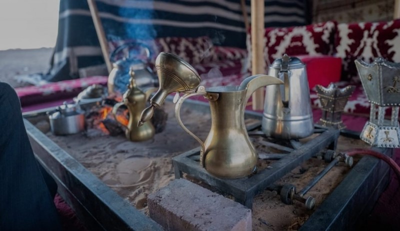 أهالي الحدود الشمالية يقضون الإفطار الرمضاني في الصحراء