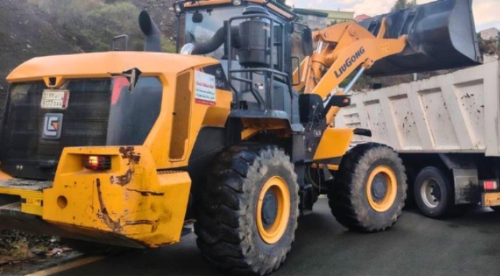 أمانة الباحة تواصل معالجة آثار الأمطار لضمان سلامة الطرق أمانة الباحة تواصل معالجة آثار الأمطار لضمان سلامة الطرق