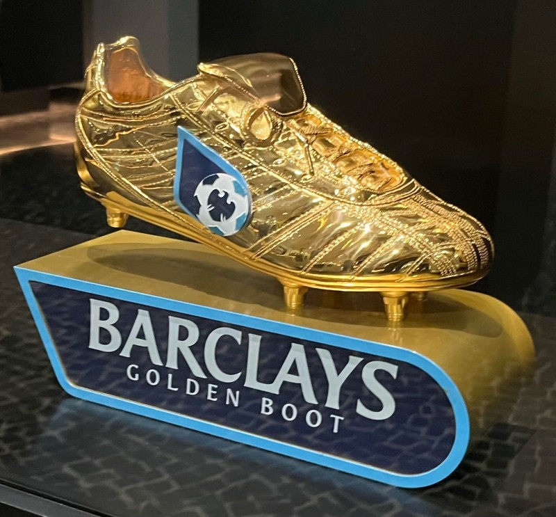 اشتداد صراع الحذاء الذهبي بين كينونيس وتوني في دوري روشن