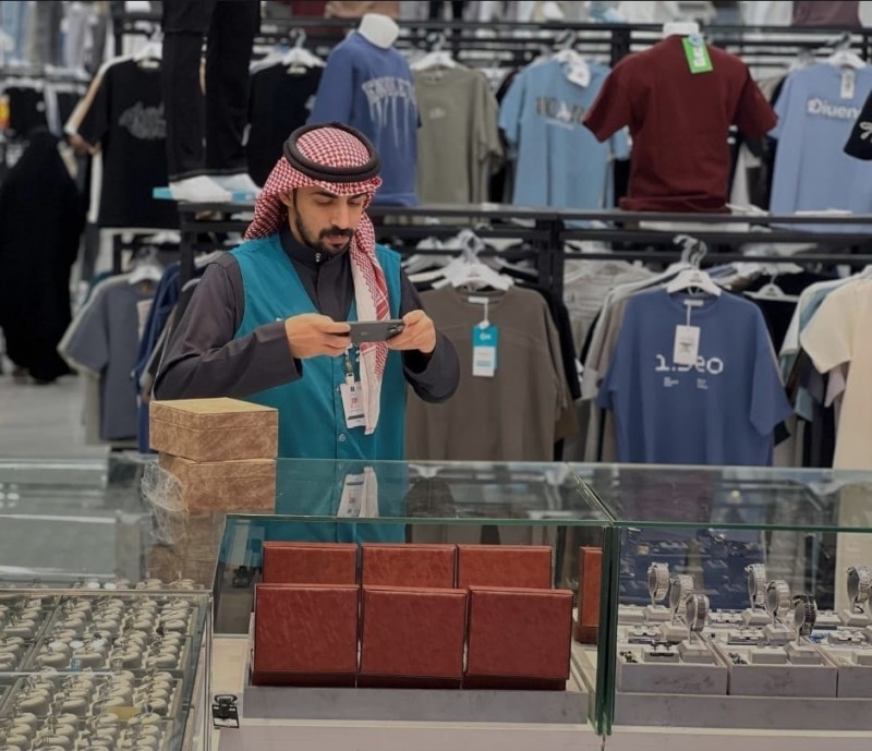 وزارة التجارة تنفذ أكثر من 8 آلاف زيارة رقابية على منافذ بيع مستلزمات العيد وزارة التجارة تنفذ أكثر من 8 آلاف زيارة رقابية على منافذ بيع مستلزمات العيد