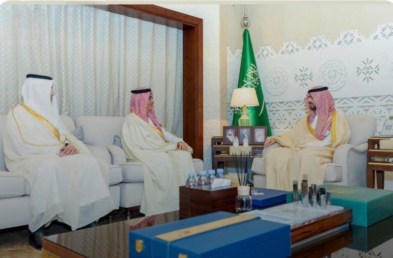 نائب أمير الشرقية يتسلّم التقرير السنوي لتجمع الشرقية الصحي لعام 2025