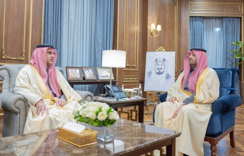 أمير الحدود الشمالية يهنئ التجمع الصحي