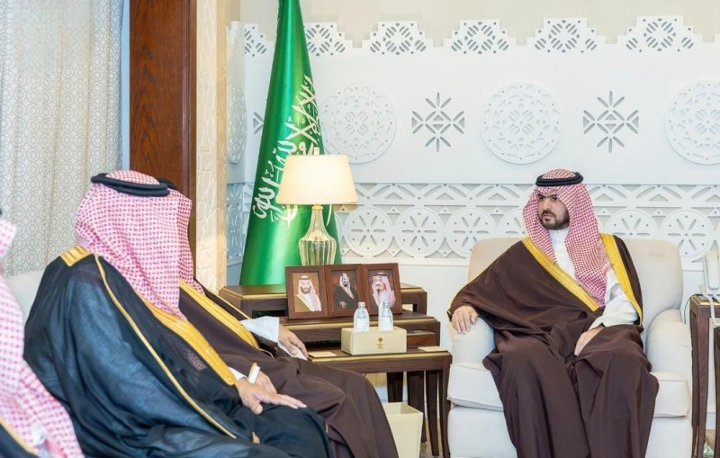 نائب أمير المنطقة الشرقية يستقبل رئيس جمعية عنك الخيرية ويطلع على برامجها ومبادراتها