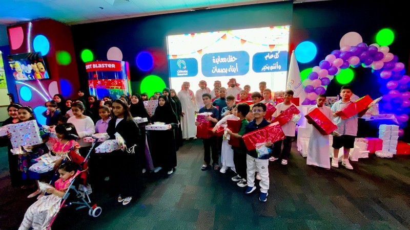 بصمات ترسم فرحة العيد في قلوب الأيتام بالأحساء