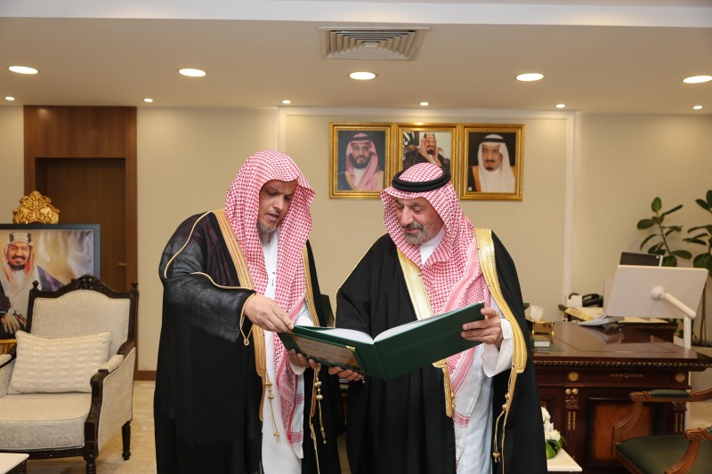 أمير نجران يتابع جاهزية مصليات وجوامع المنطقة