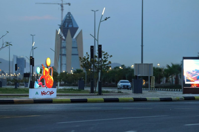 أمانة حائل تضيف لمسات جمالية للميادين والشوارع احتفاءً بالعيد