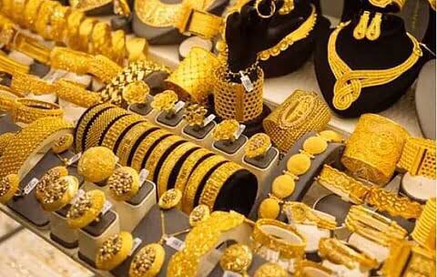 الذهب يتراجع لأدنى مستوى