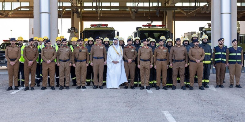نائب أمير الحدود الشمالية يعايد منسوبي الدفاع المدني بمناسبة عيد الفطر