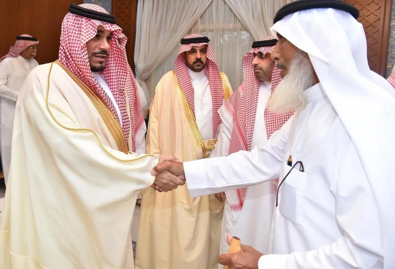 نائب أمير نجران يواسي آل أبو ساق في وفاة حمد بن علي