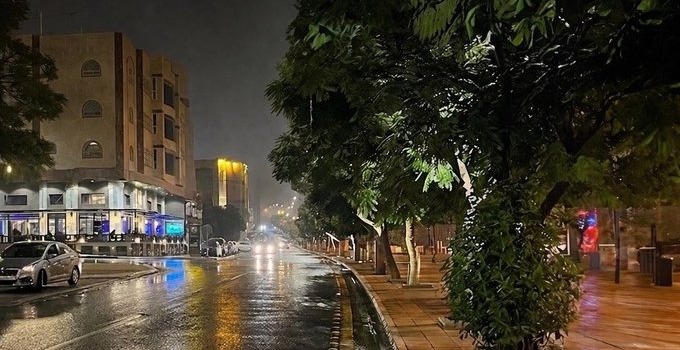 أمانة عسير ترفع جاهزيتها لمواجهة الأمطار وتباشر معالجة تجمعات المياه