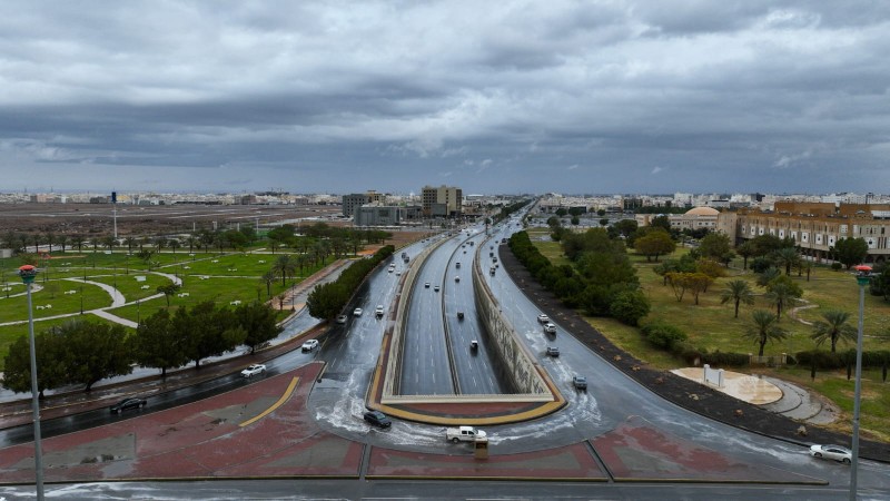 إمارة تبوك ترصد مشاهد بعد هطول الأمطار