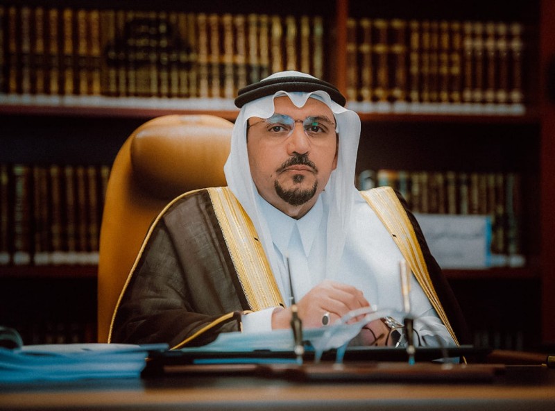 أمير القصيم يطّلع على تقرير مؤتمر هندسة الأعمال الرقمية أمير القصيم يطّلع على تقرير مؤتمر هندسة الأعمال الرقمية