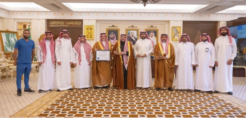 أمير القصيم يثمّن إنجازات نقل الدم ويطّلع على تميز الجهات الصحية بالمنطقة