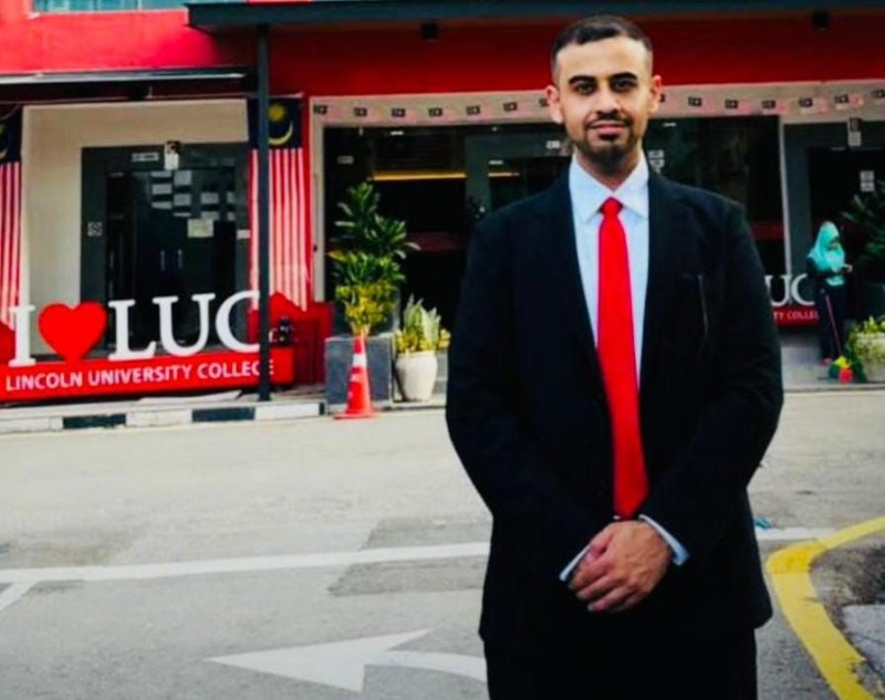 بدر مضحي العنزي يحصل على درجة الدكتوراة في جودة المختبرات الفيروسية والمناعية