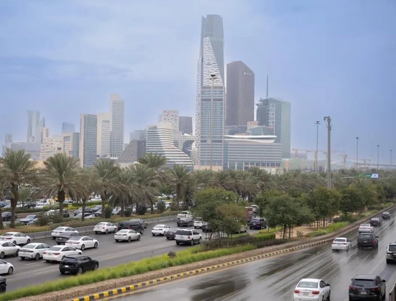 إنذار أحمر يحذّر من أمطار غزيرة على منطقة الرياض