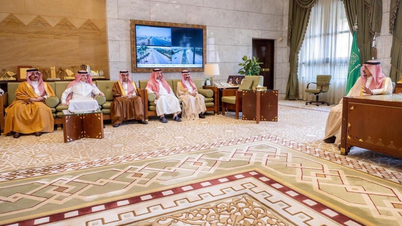 أمير منطقة الرياض يستقبل منسوبي الإمارة بمناسبة عيد الفطر