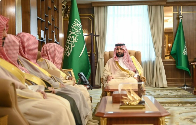 أمير جازان يطّلع على تطوير الخدمات العدلية ويؤكد أهمية تعزيز كفاءة القضاء أمير جازان يطّلع على تطوير الخدمات العدلية ويؤكد أهمية تعزيز كفاءة القضاء